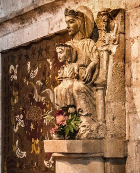 la statue de Notre-Dame du Bien-Mourir