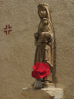 Statue de la Vierge à Décené