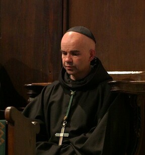 Le Père Abbé à sa stalle au choeur