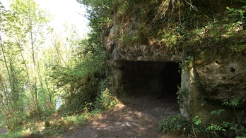 une grotte des premiers ermites