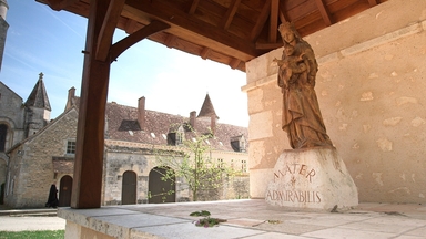 Statue de Mater Admirabilis