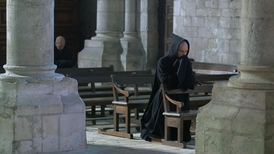 un moine en oraison