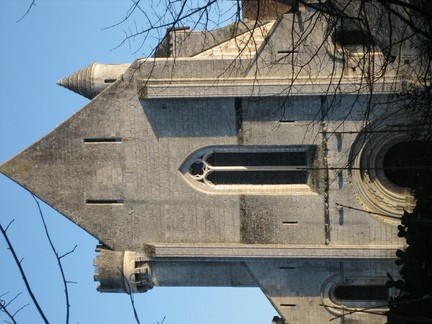 Le pignon ouest avec le portail